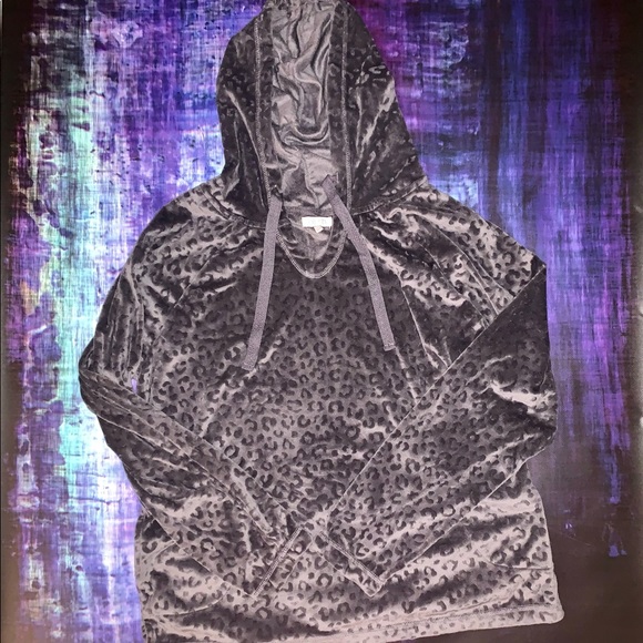 Leopard print velour 2 piece lounge set - Picture 2 of 6